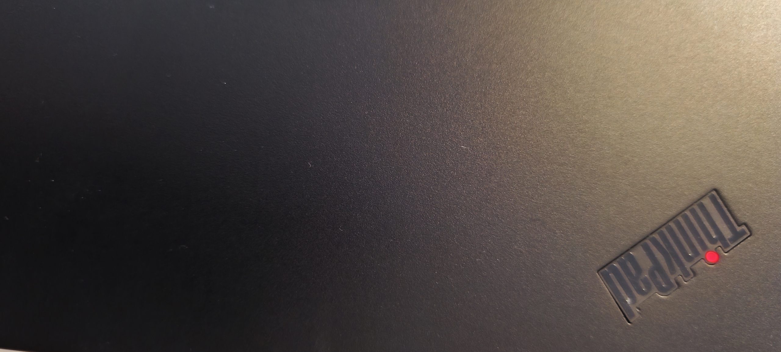 Capot du ThinkPad X1 Carbon Gen 6 avec le logo ThinkPad