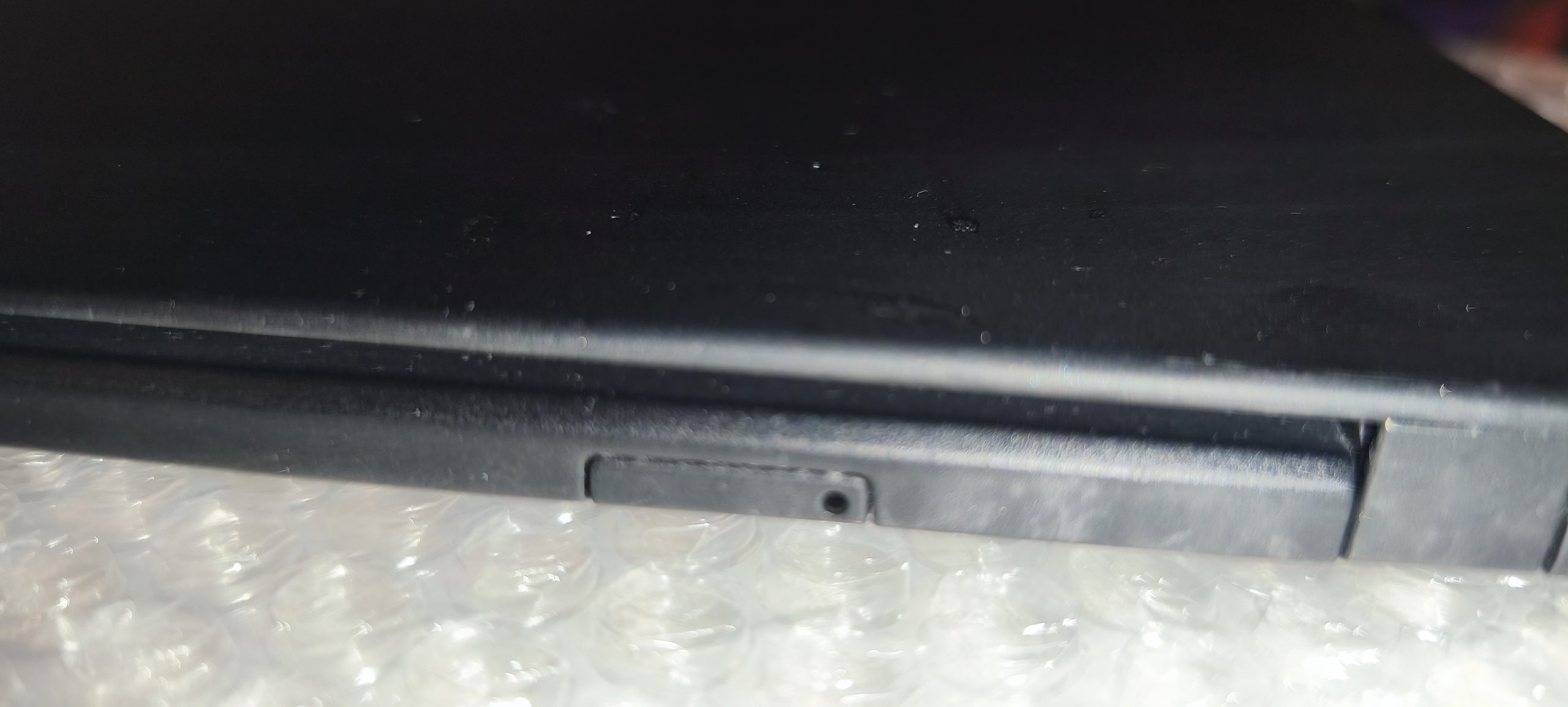 Tranche du ThinkPad X1 Carbon Gen 6, logement de sécurité