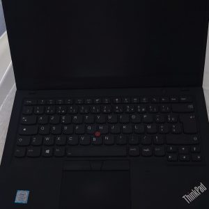 ThinkPad X1 Carbon Gen 6 ouvert, clavier AZERTY, pavé tactile et logo ThinkPad