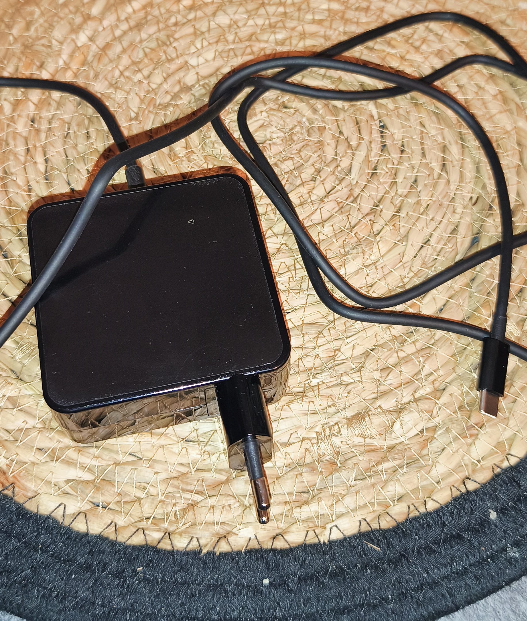 Chargeur 65 W grand noir — Neuf – Image 2